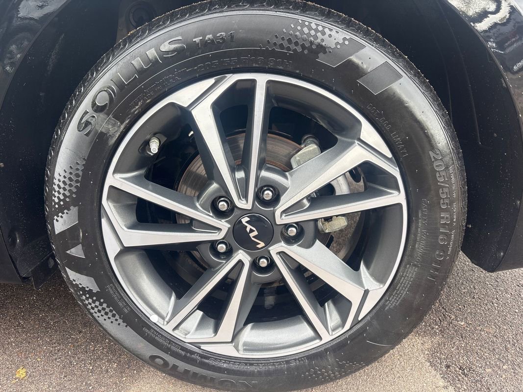 Used 2024 Kia Forte LXS w/ LXS Technology Package image 16