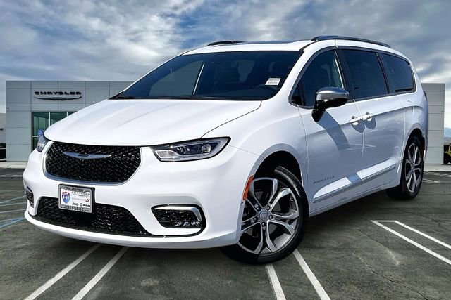 New 2026 Chrysler Pacifica Pinnacle image 1