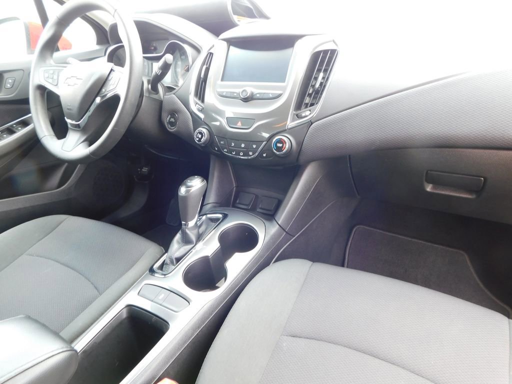 Used 2017 Chevrolet Cruze LT w/ Convenience Package FWD image 18