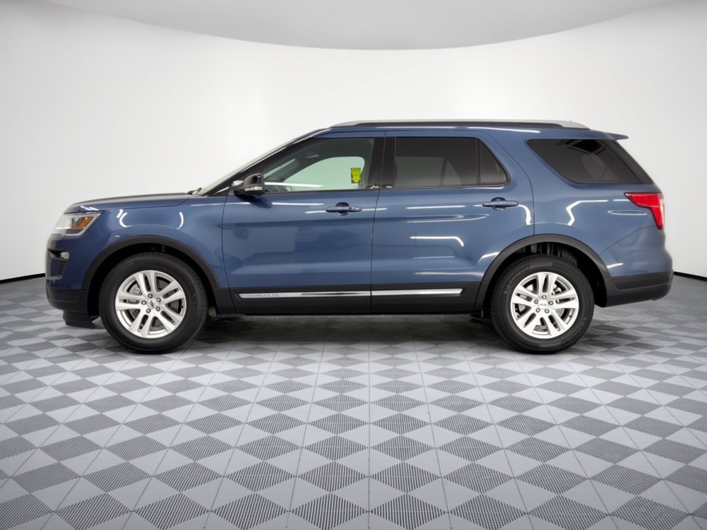 Used 2018 Ford Explorer XLT w/ Equipment Group 202A FWD image 2