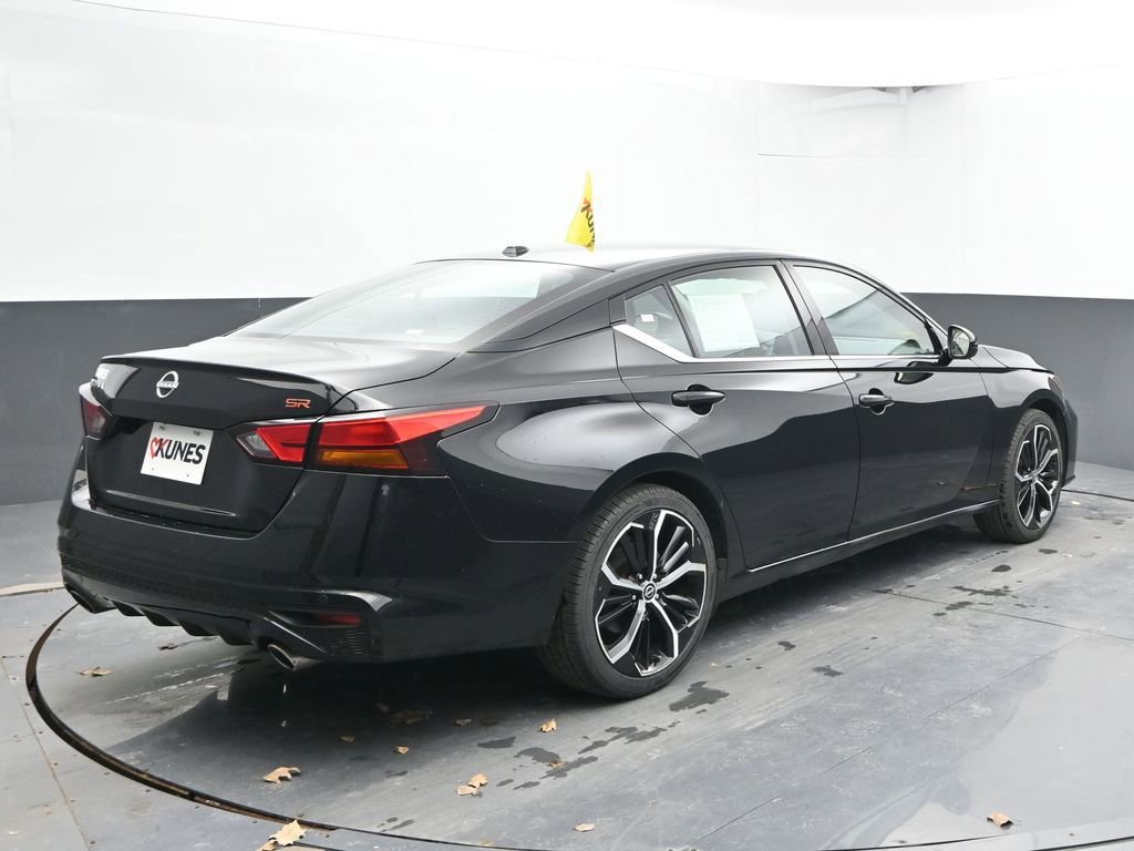 Used 2024 Nissan Altima 2.5 SR FWD image 10