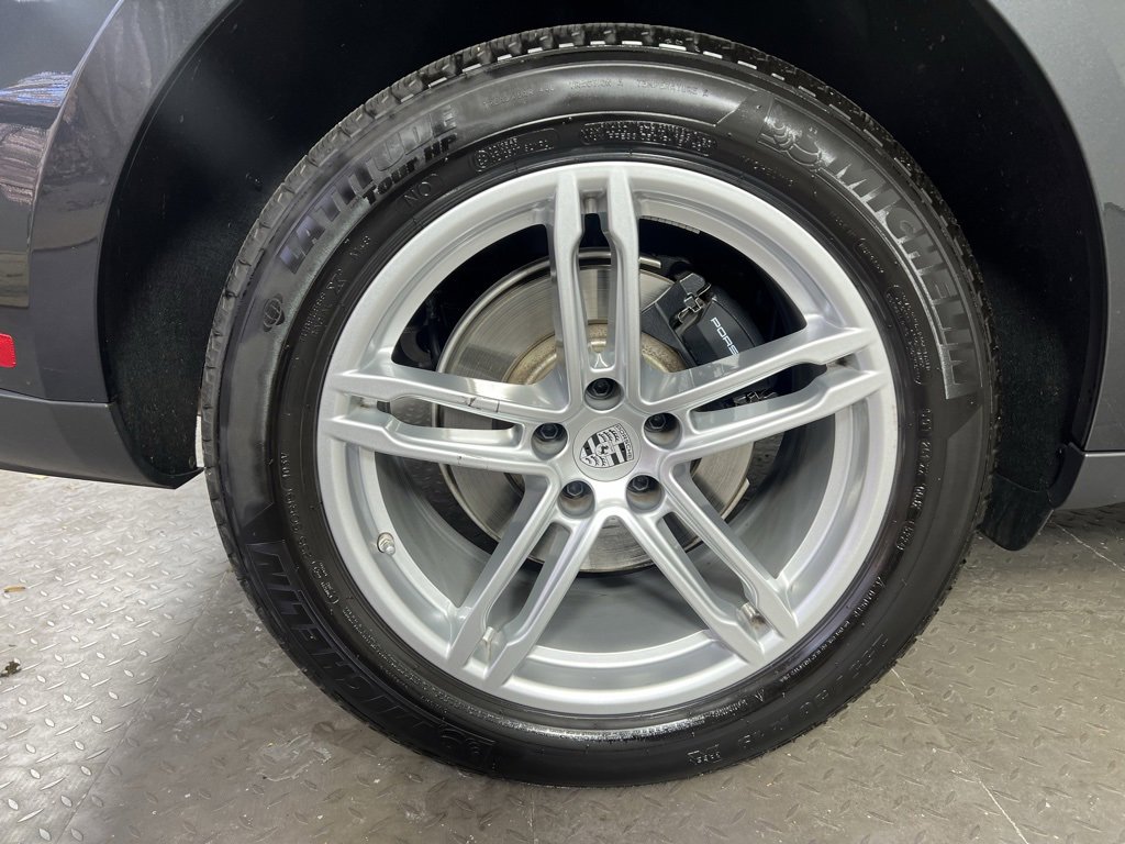 Used 2025 Porsche Macan image 14