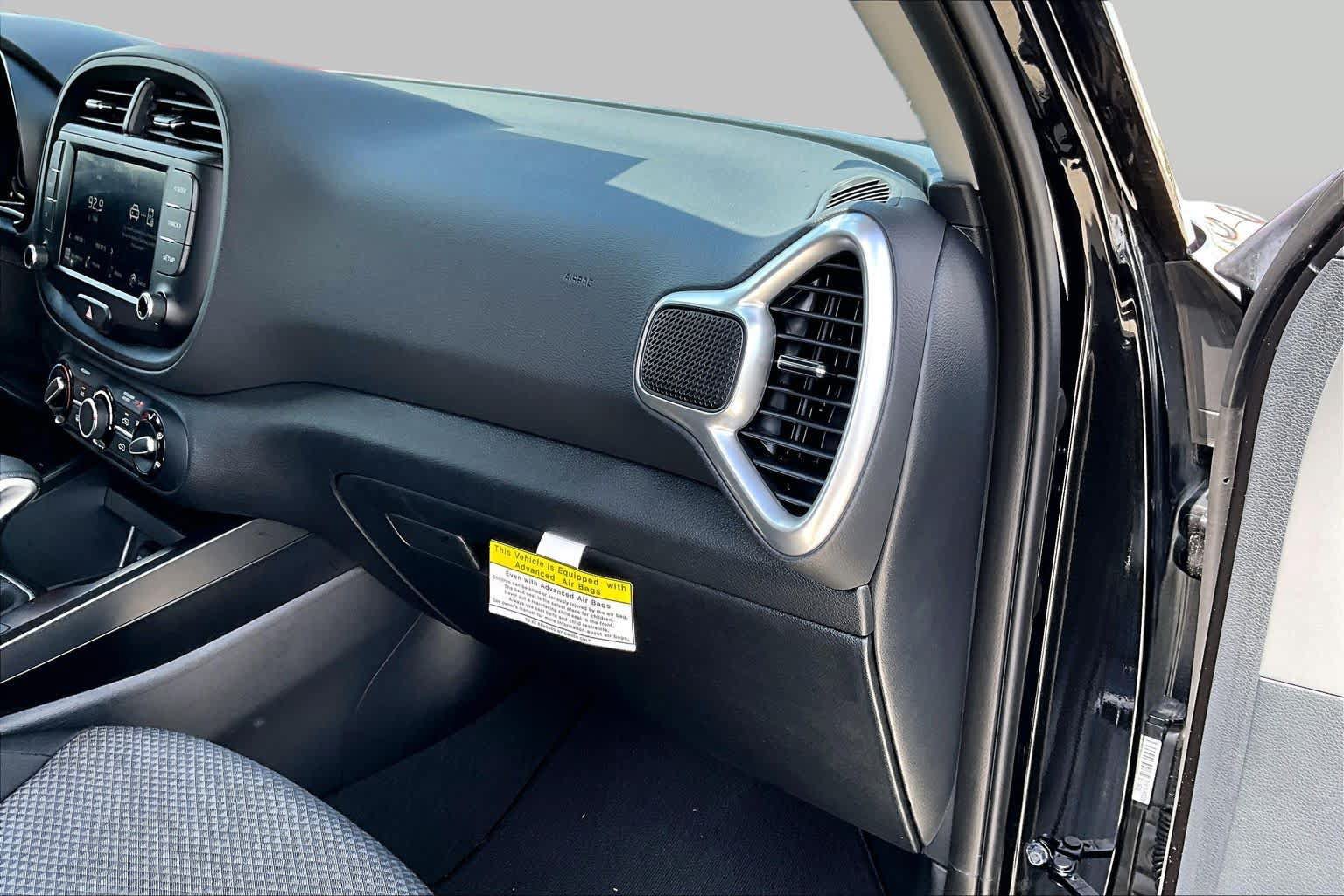 Certified 2025 Kia Soul LX w/ LX Technology Package FWD image 17
