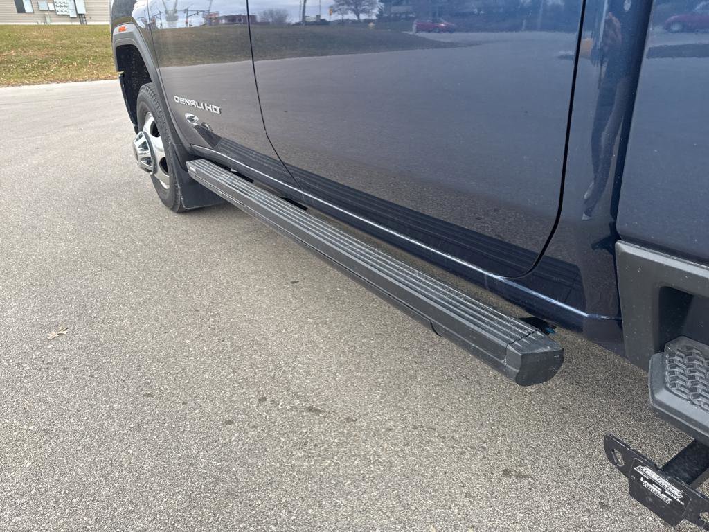 Used 2023 GMC Sierra 3500 Denali w/ Technology Package image 4