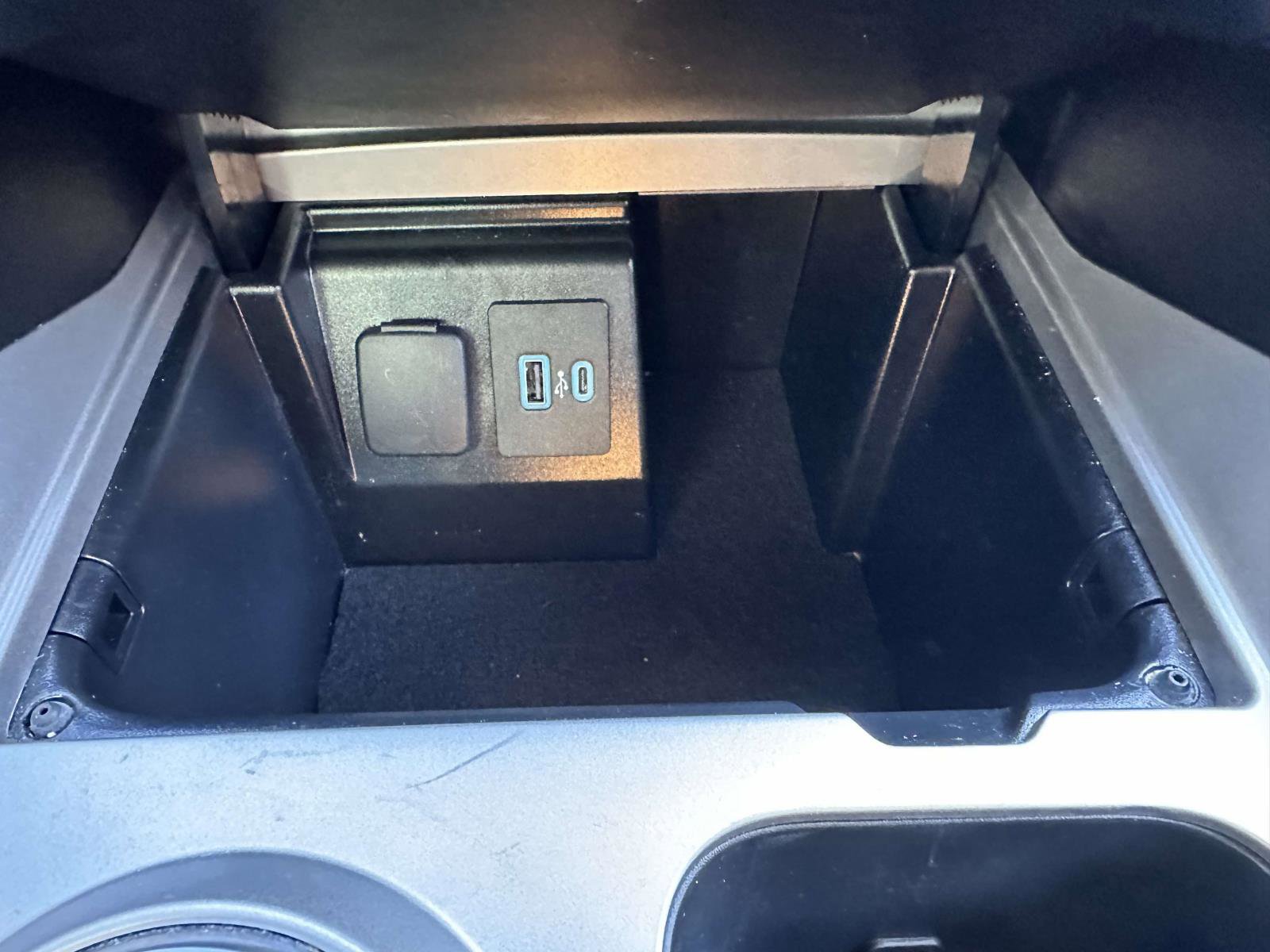 Used 2023 Ford Explorer XLT w/ Equipment Group 202A image 27