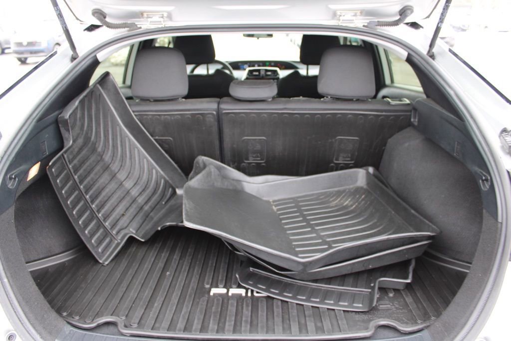 Used 2020 Toyota Prius LE image 11