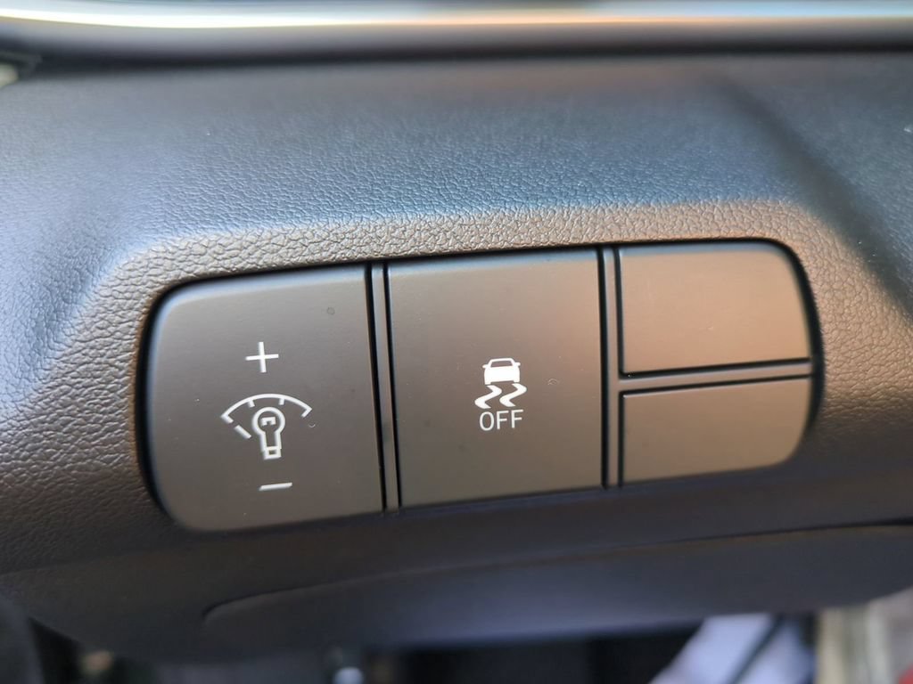 New 2026 Hyundai Elantra Limited FWD image 28