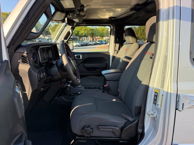 Used 2024 Jeep Wrangler Unlimited Rubicon w/ Technology Group AWD/4WD image 14