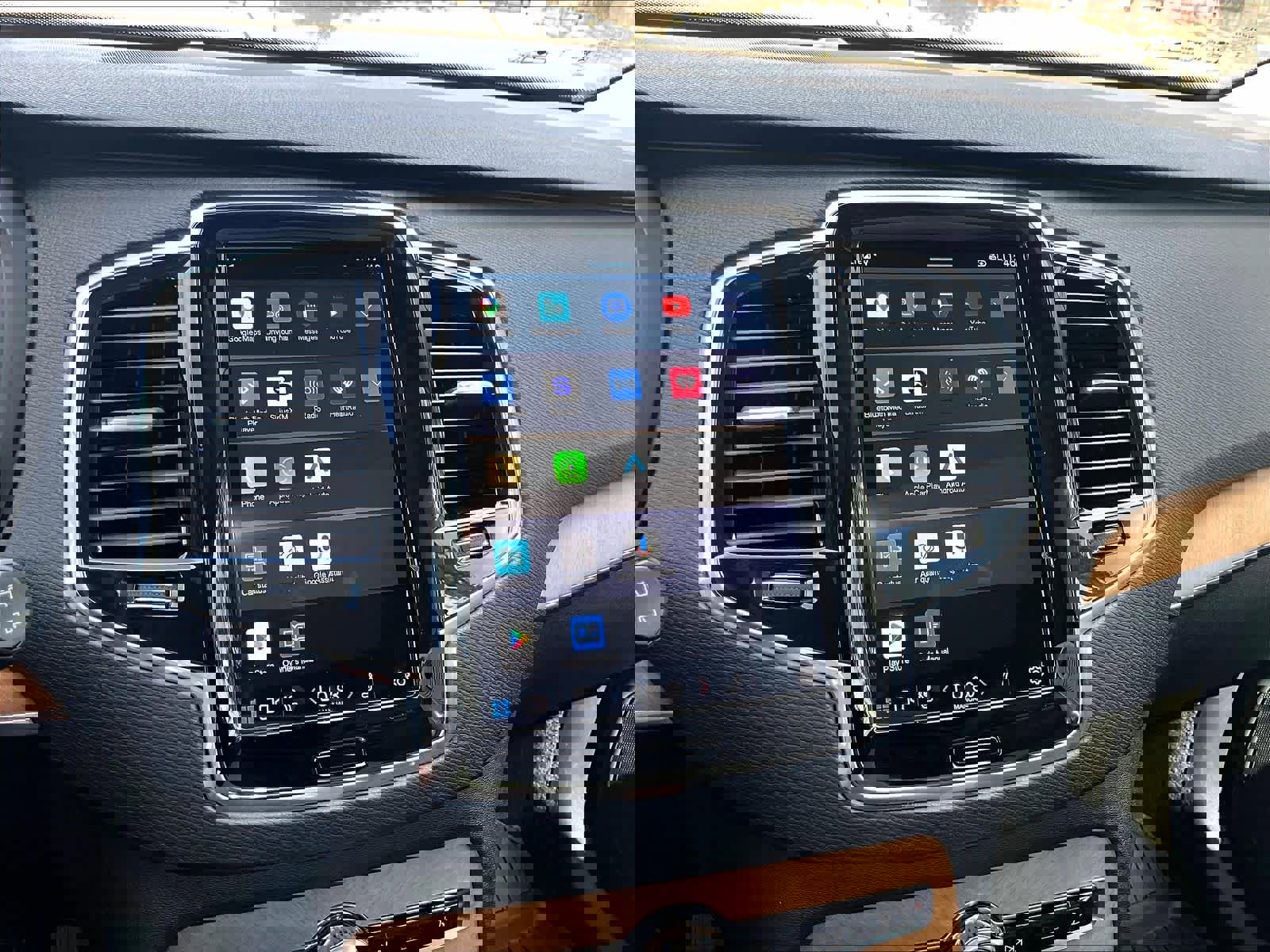 Used 2023 Volvo XC90 T8 Plus w/ Protection Package Premier image 35