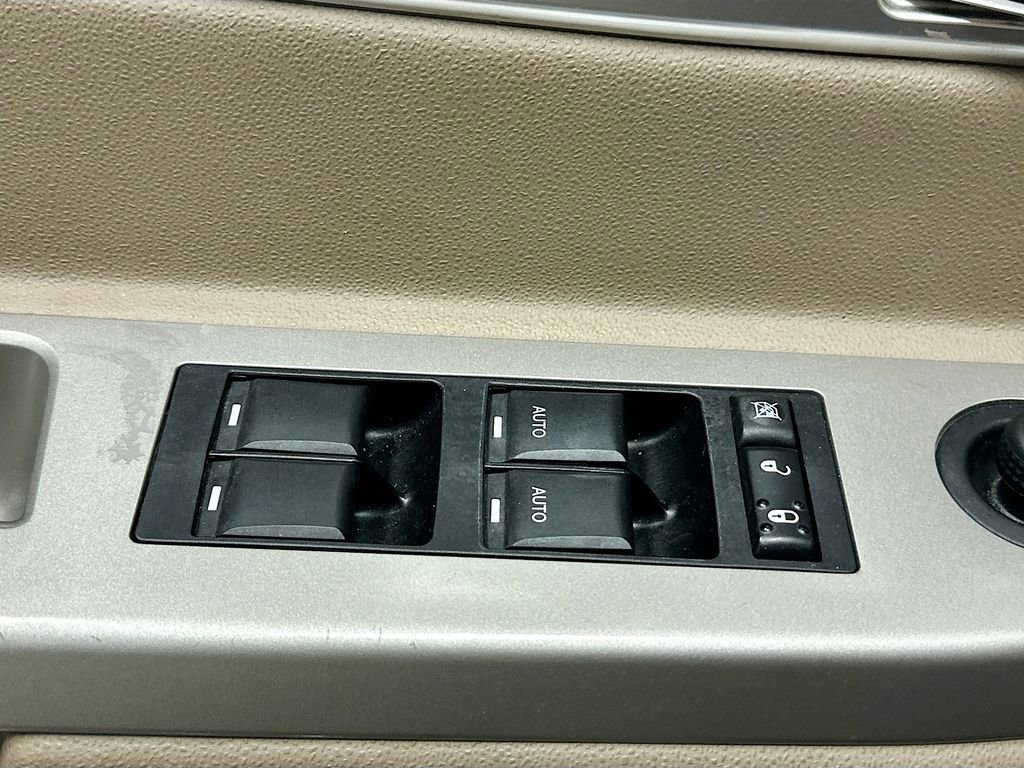Used 2010 Chrysler Sebring Limited image 17