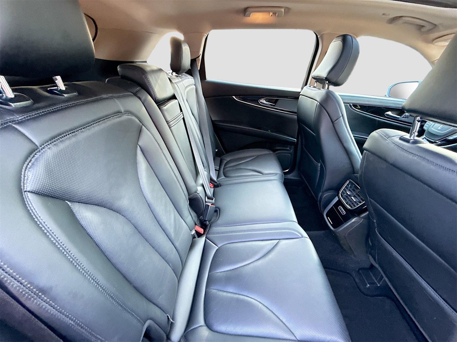 Used 2023 Lincoln Nautilus Reserve image 27