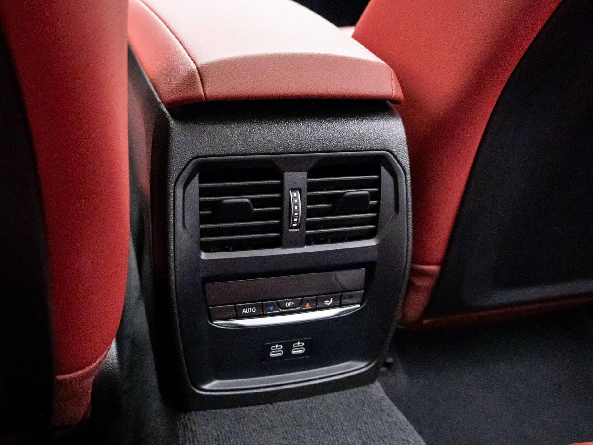 Certified 2025 BMW 330i xDrive Sedan AWD/4WD image 19