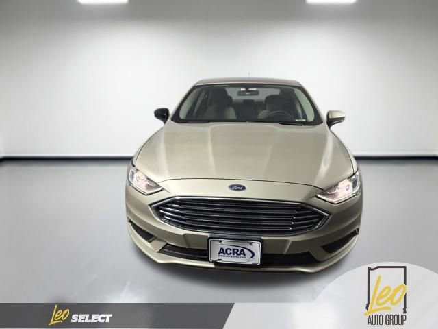 Used 2018 Ford Fusion SE image 2