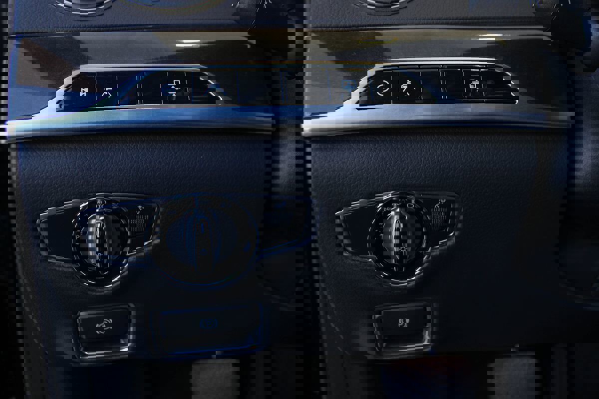 Used 2020 Mercedes-Benz S 450 4MATIC Sedan w/ Premium Package image 47