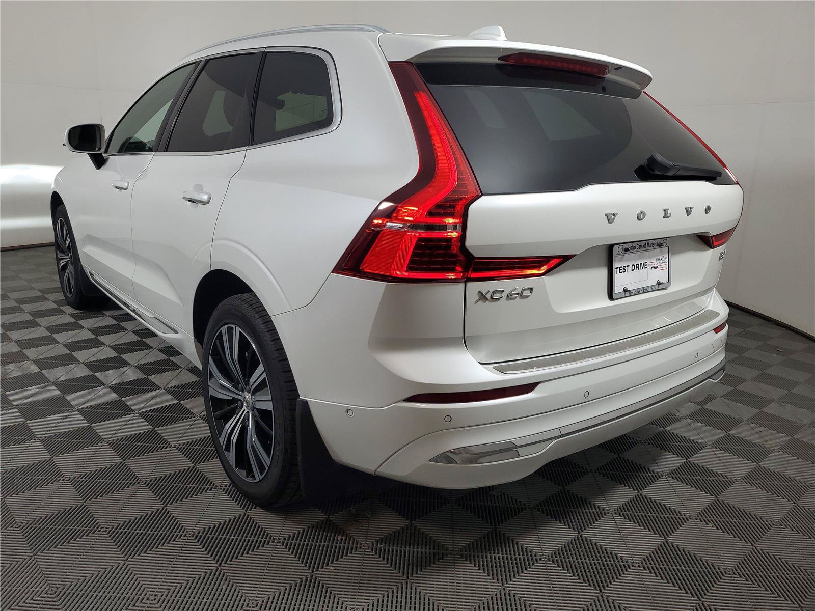 Certified 2023 Volvo XC60 B5 Plus w/ Protection Package Premier FWD image 4