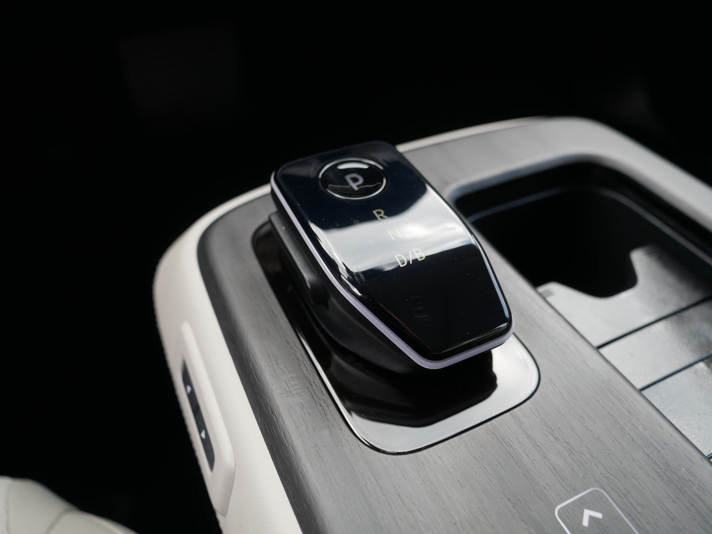 Certified 2023 Nissan Ariya AWD image 24