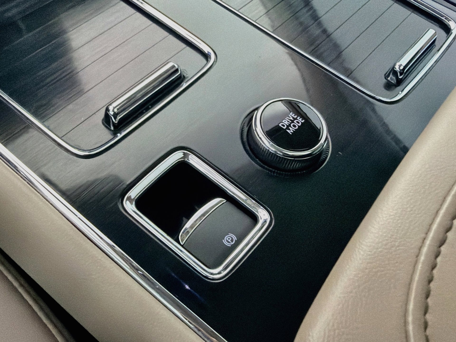 Used 2023 Lincoln Aviator 2WD w/ Premium Package image 29