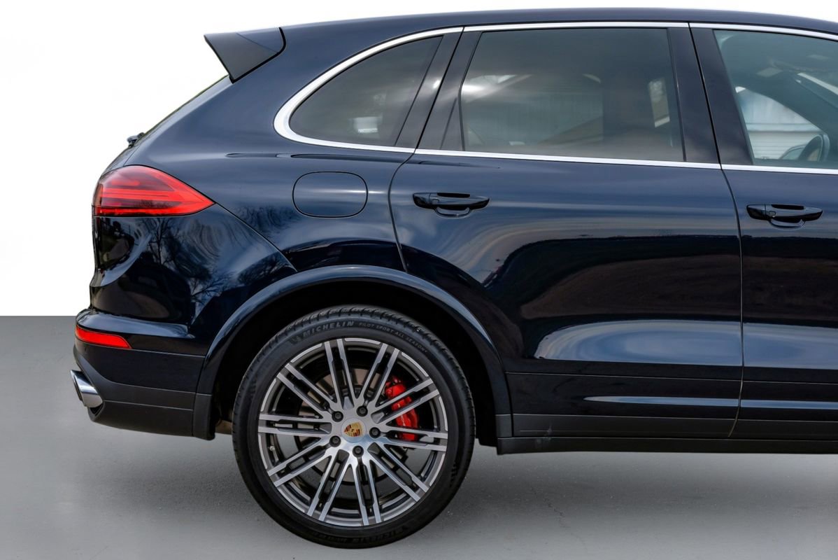 Used 2018 Porsche Cayenne Turbo image 5