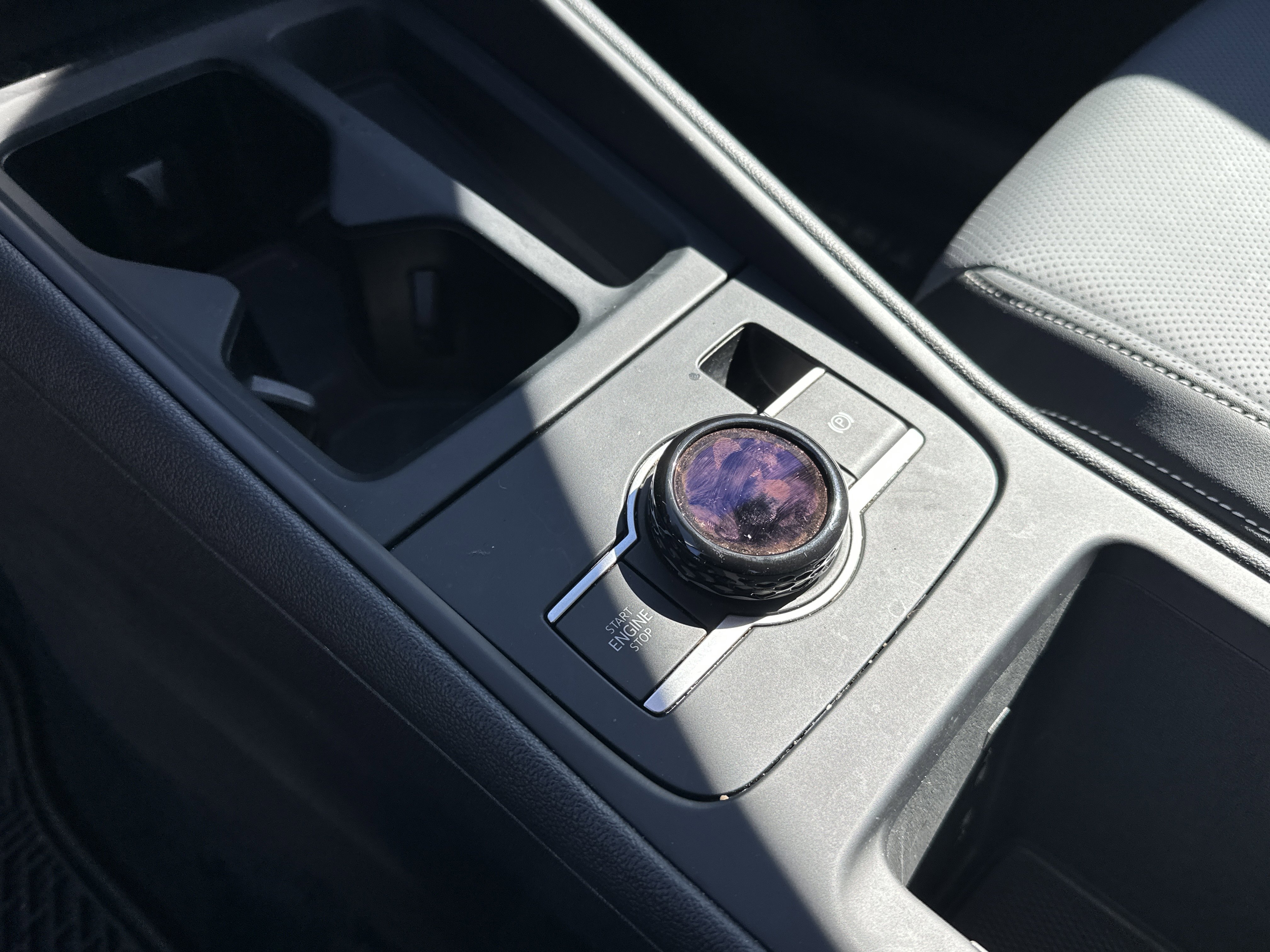 Certified 2025 Volkswagen Tiguan SE image 14