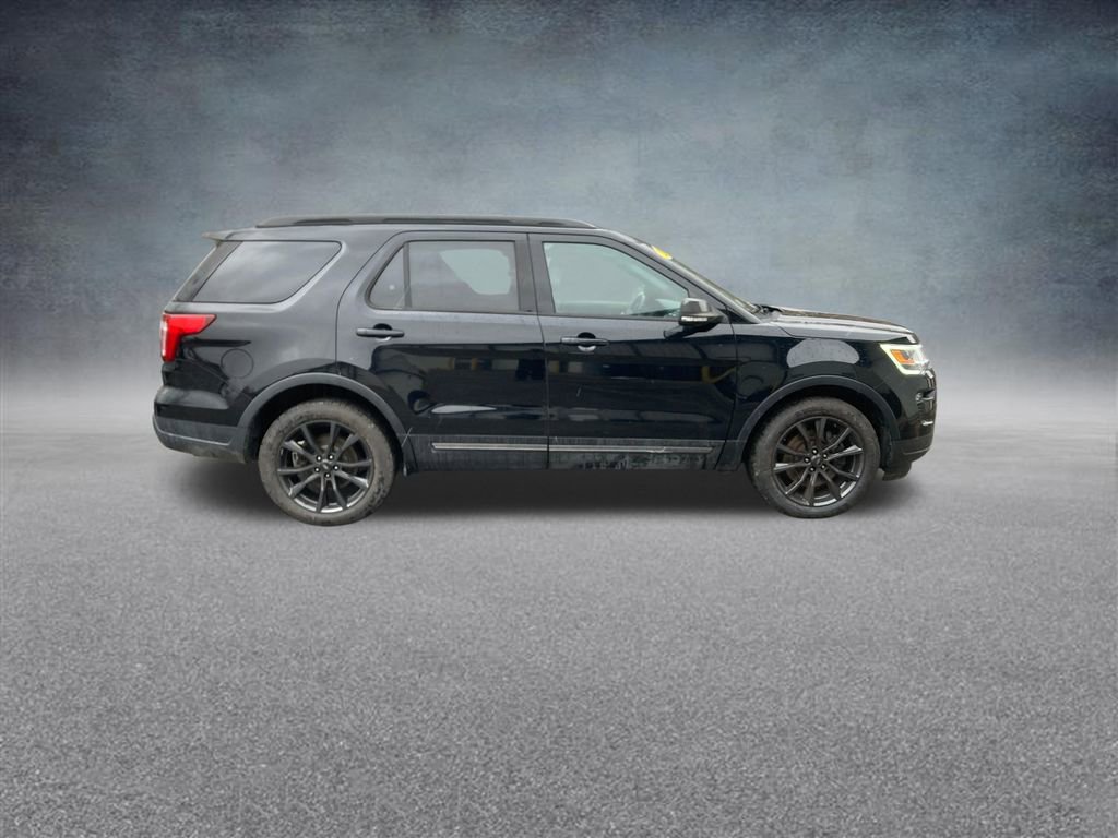 Used 2018 Ford Explorer XLT w/ Equipment Group 202A image 9