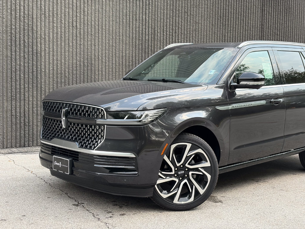 New 2027 Lincoln Navigator Reserve AWD/4WD image 2