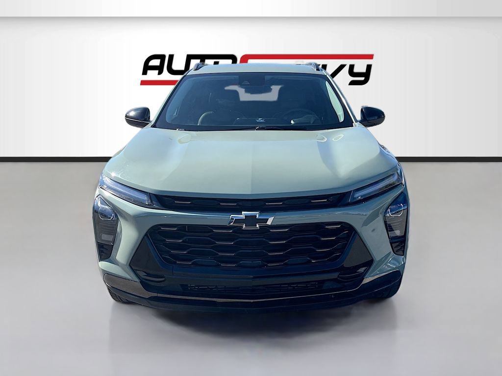 Used 2025 Chevrolet Trax ACTIV w/ Driver Confidence Package image 2