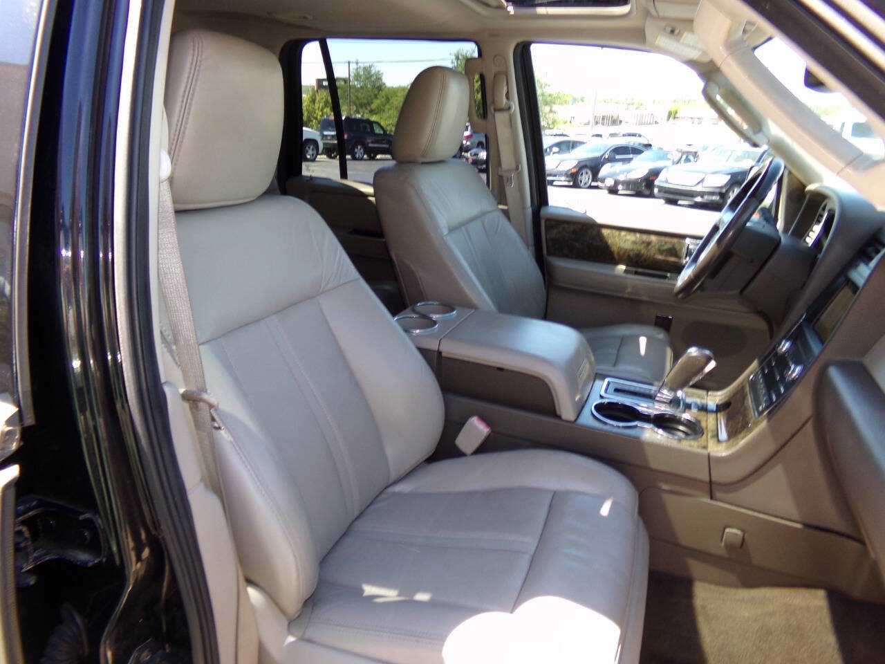 Used 2016 Lincoln Navigator L Select RWD image 33