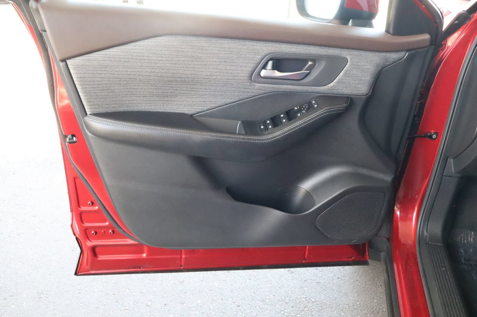 Used 2023 Nissan Rogue SV FWD image 18