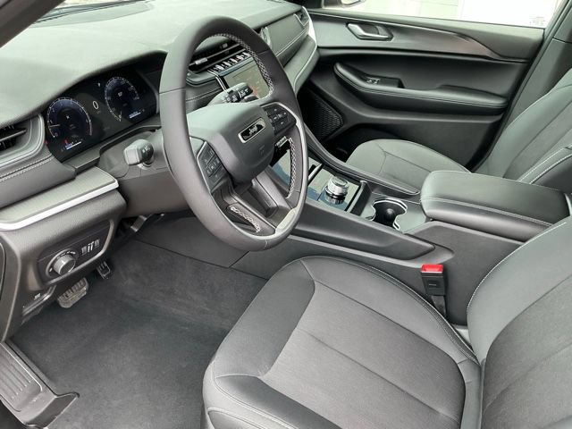 Used 2026 Jeep Grand Cherokee Laredo X AWD/4WD image 14