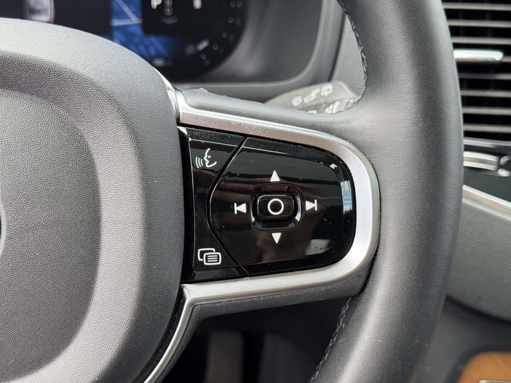 Certified 2025 Volvo XC90 B6 Plus w/ Protection Package Premier AWD/4WD image 20