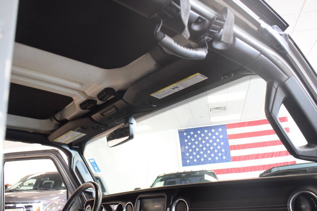 Used 2018 Jeep Wrangler Unlimited Sahara AWD/4WD image 38
