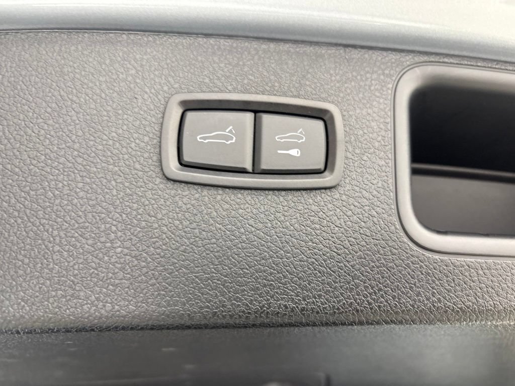 Certified 2024 Porsche Macan Turbo AWD/4WD image 21