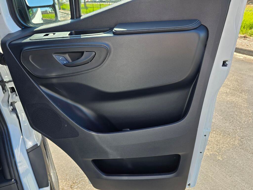 New 2025 Mercedes-Benz eSprinter 170 Cargo image 23