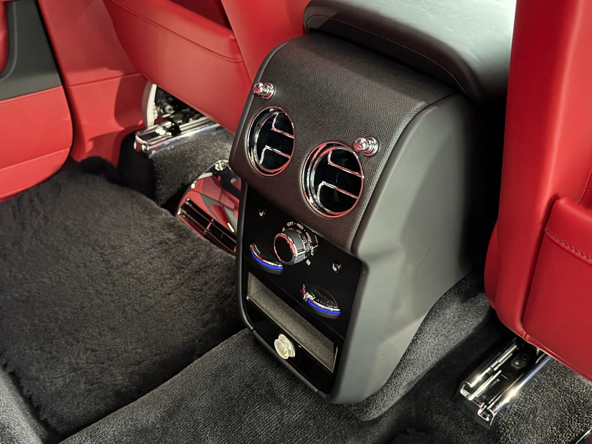 Used 2024 Rolls-Royce Cullinan image 46