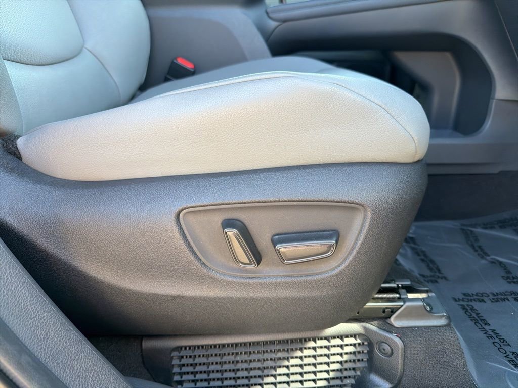Used 2024 Toyota Sienna XLE image 31