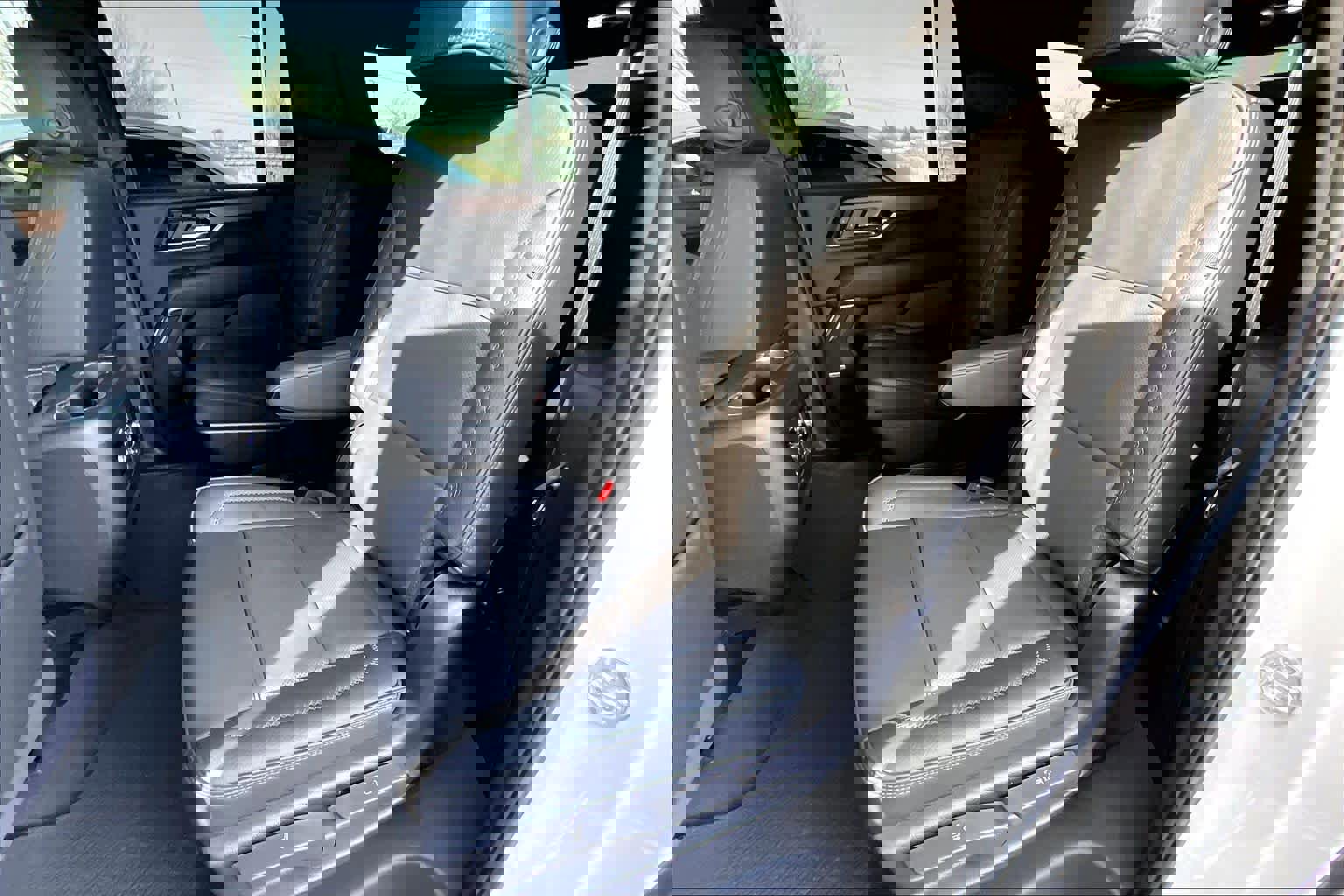 Used 2025 GMC Yukon XL Denali w/ Sun & Power Step Package image 21