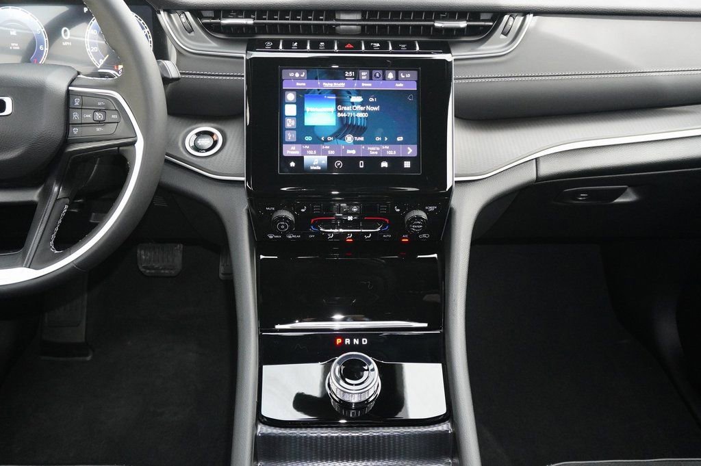 New 2025 Jeep Grand Cherokee L Altitude AWD/4WD image 8