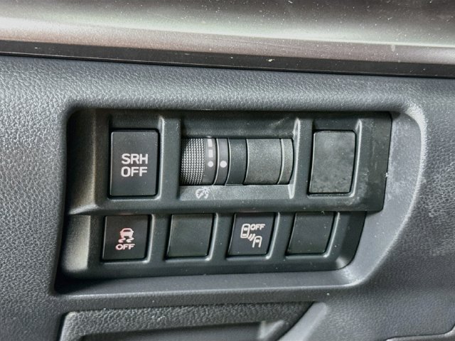 Used 2019 Subaru Crosstrek 2.0i Limited w/ Moonroof Package w/Navigation AWD/4WD image 16