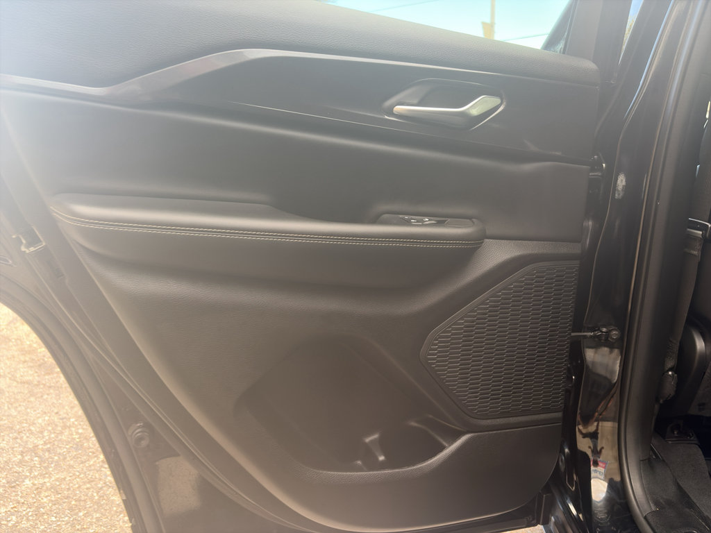 Used 2023 Jeep Grand Cherokee Altitude AWD/4WD image 22