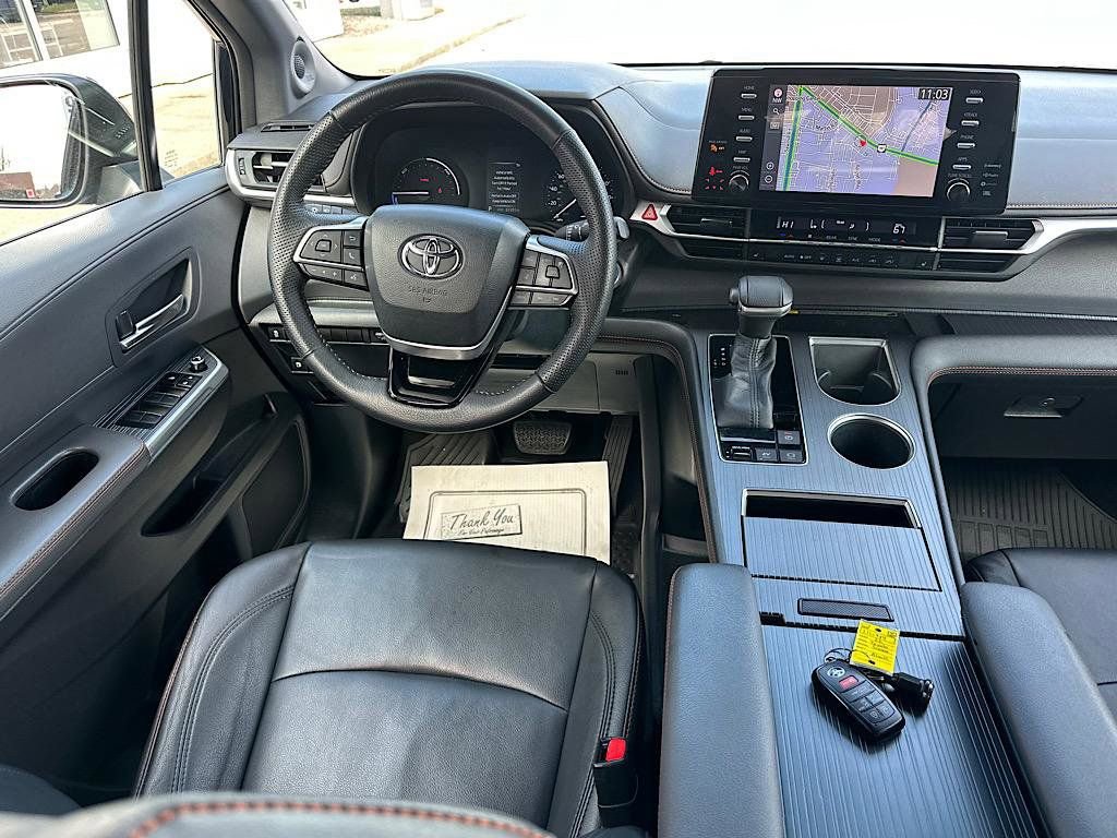Certified 2022 Toyota Sienna XSE w/ XSE Plus Package image 17