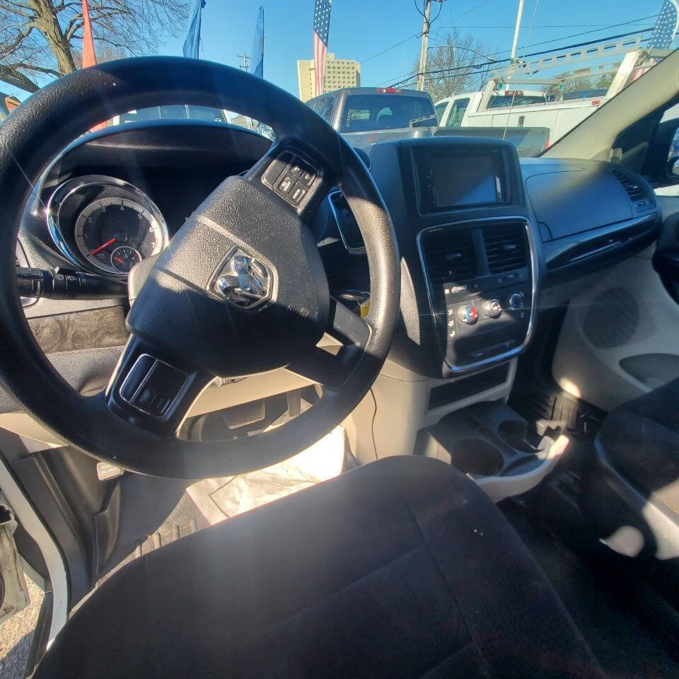 Used 2014 RAM C/V Tradesman image 10