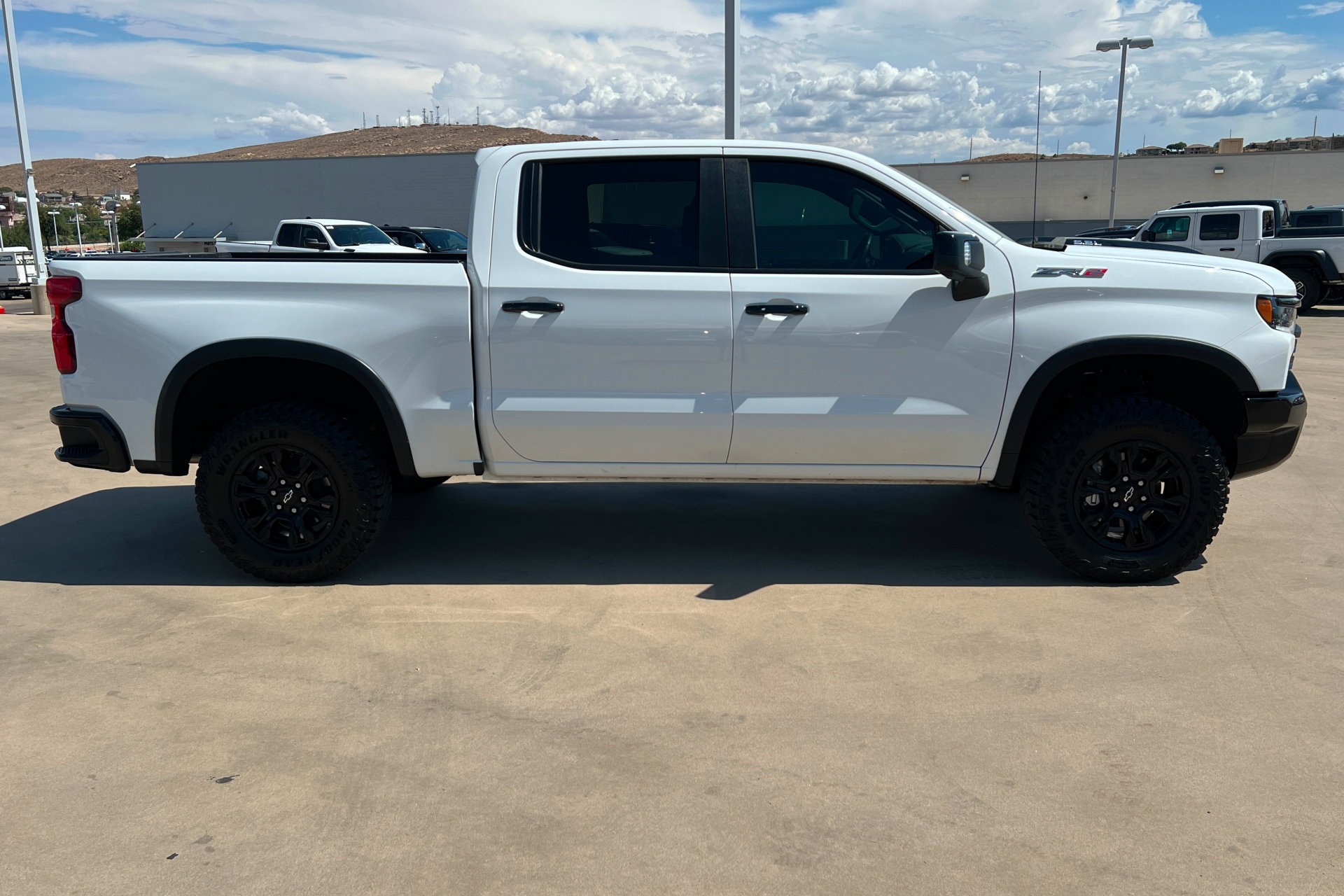 Used 2024 Chevrolet Silverado 1500 ZR2 w/ Technology Package AWD/4WD image 7