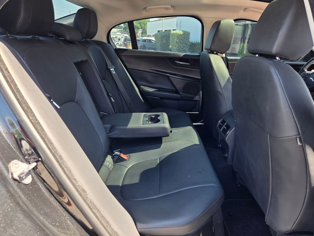 Used 2017 Jaguar XE Premium image 17