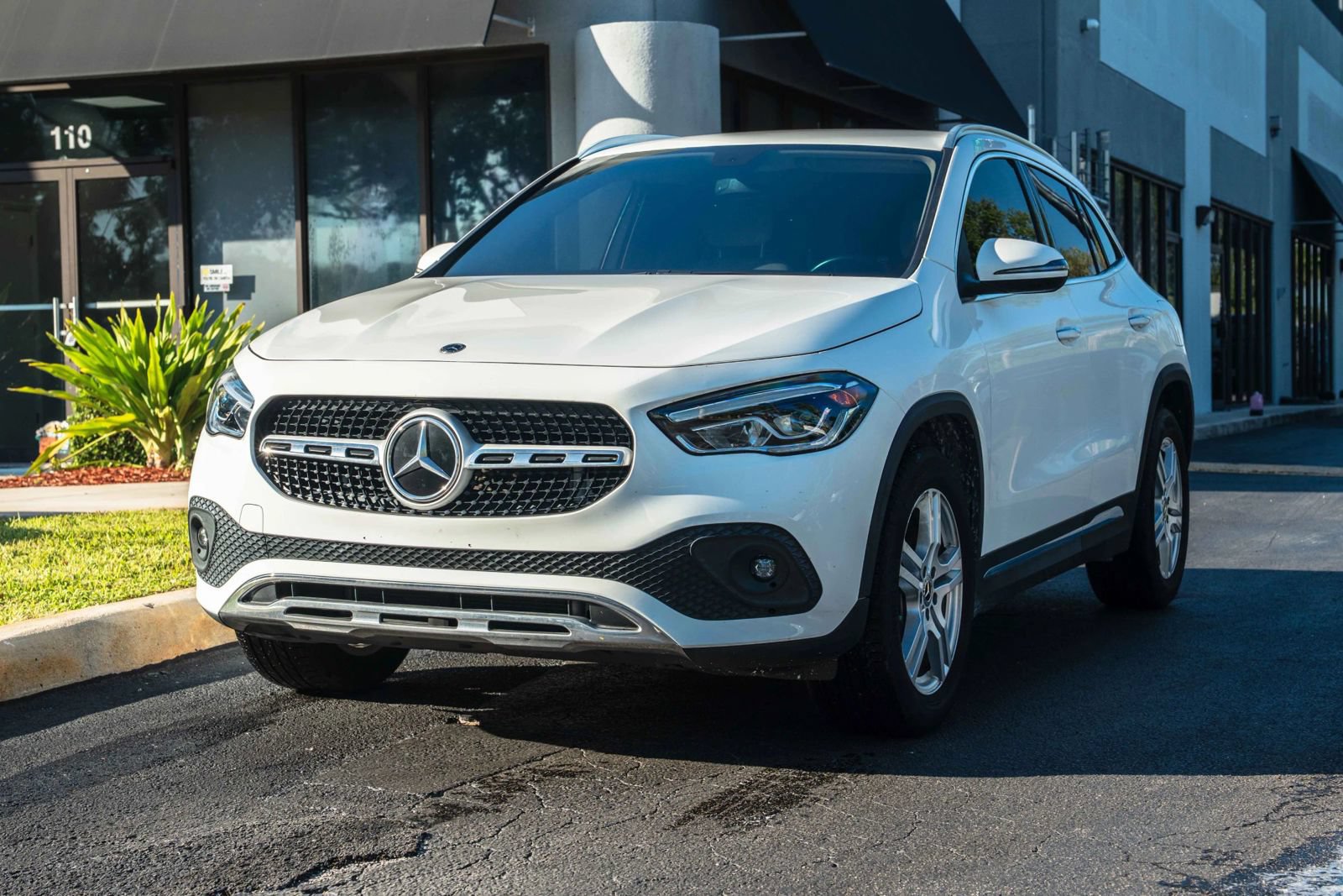 Used 2022 Mercedes-Benz GLA 250 4MATIC w/ Premium Package image 3