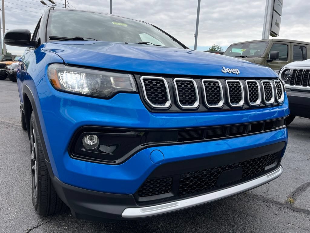Used 2023 Jeep Compass Limited AWD/4WD image 30