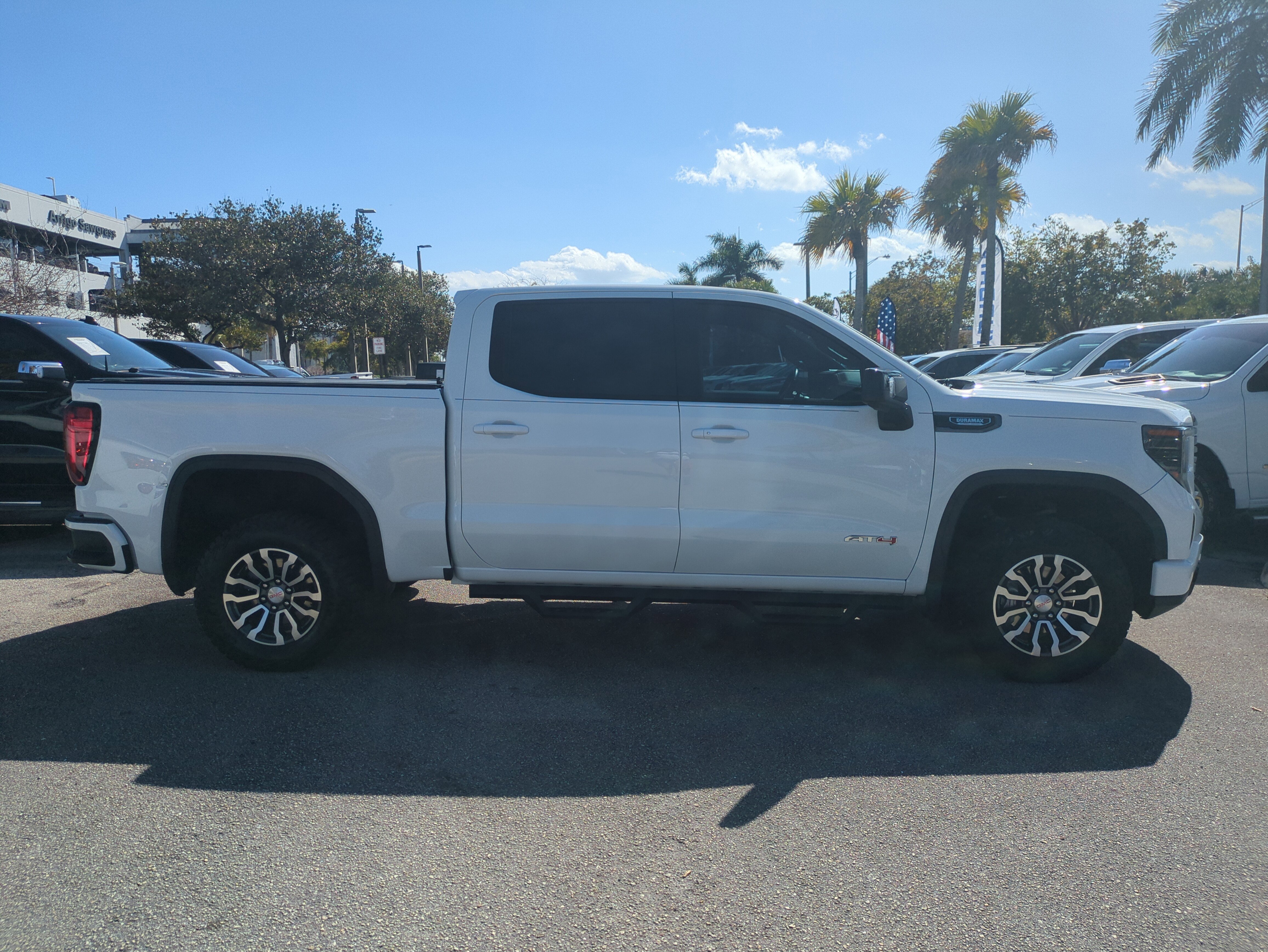Used 2023 GMC Sierra 1500 AT4 image 4