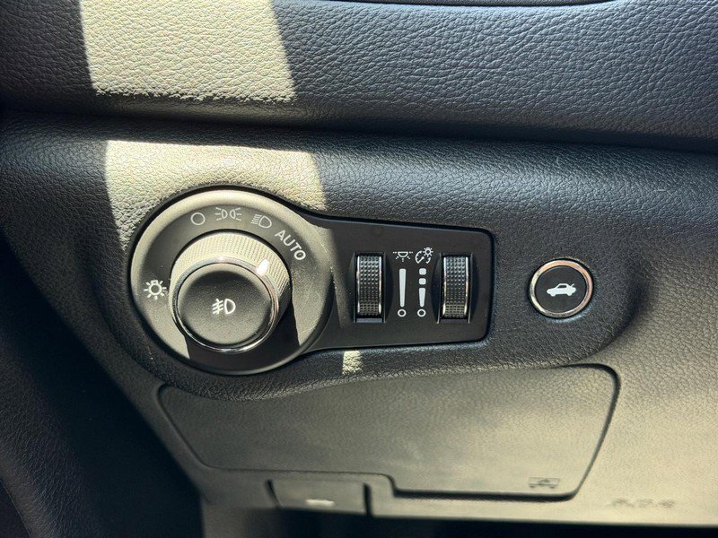 Used 2015 Chrysler 200 C w/ Navigation & Sound Group I FWD image 18