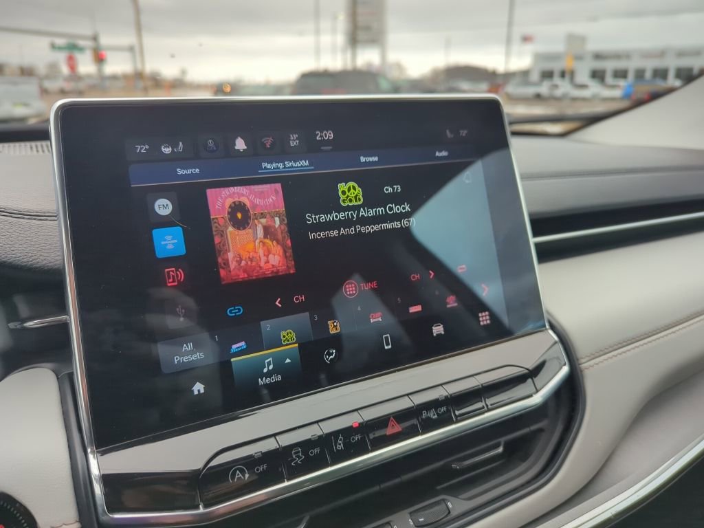 Used 2022 Jeep Compass Limited image 17