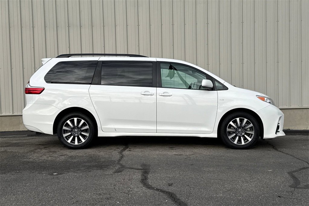 Used 2020 Toyota Sienna LE image 4