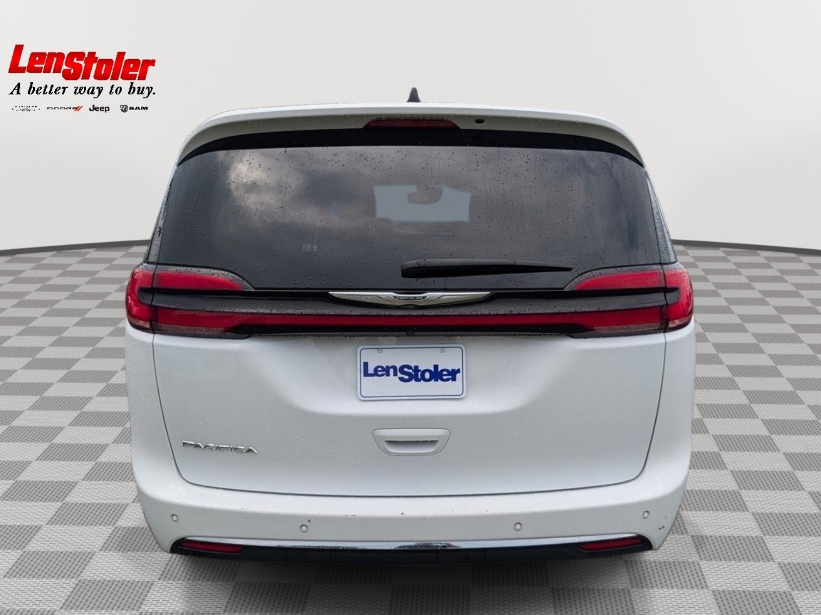 Used 2023 Chrysler Pacifica Touring-L FWD image 4